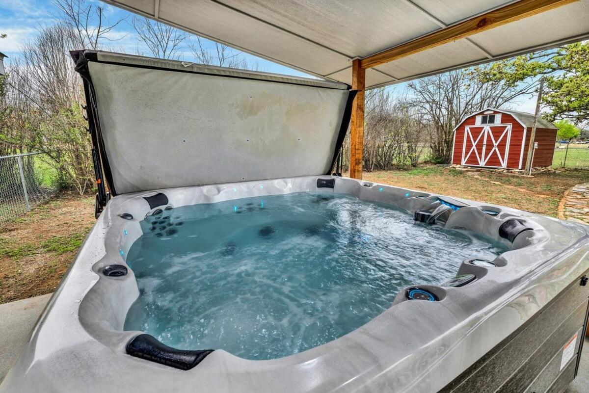 David Earl'S Shack - Hot Tub Fire Pit & Sleeps 8 Villa Fredericksburg Dış mekan fotoğraf