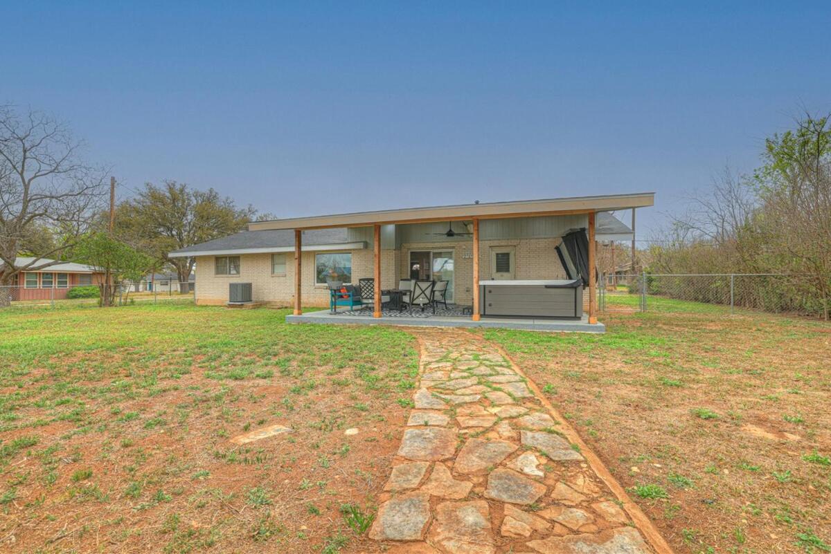 David Earl'S Shack - Hot Tub Fire Pit & Sleeps 8 Villa Fredericksburg Dış mekan fotoğraf